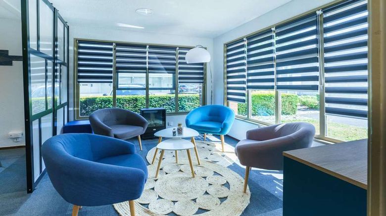 <b>Campanile Hotel Villeneuve d'Ascq Meeting</b>. Images powered by <a href="https://iceportal.shijigroup.com/" title="IcePortal" target="_blank">IcePortal</a>.