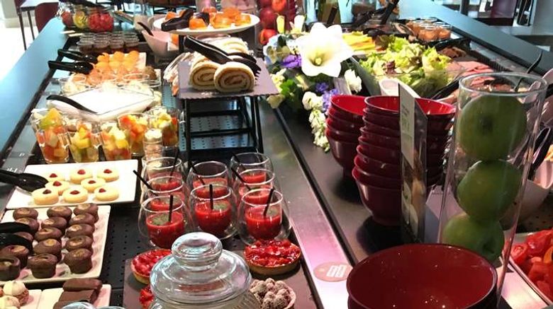 <b>Campanile Lille Euralille Restaurant</b>. Images powered by <a href="https://iceportal.shijigroup.com/" title="IcePortal" target="_blank">IcePortal</a>.