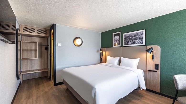 <b>Hotel Campanile Lille North Room</b>. Images powered by <a href="https://iceportal.shijigroup.com/" title="IcePortal" target="_blank">IcePortal</a>.
