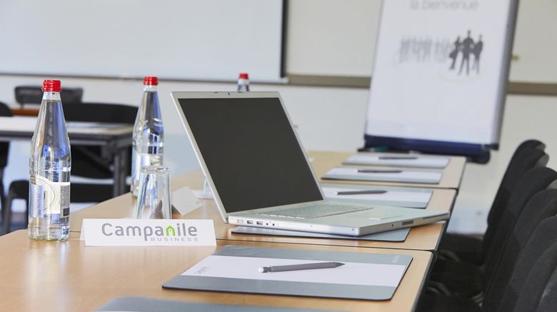 <b>Campanile Lille West Meeting</b>. Images powered by <a href="https://iceportal.shijigroup.com/" title="IcePortal" target="_blank">IcePortal</a>.