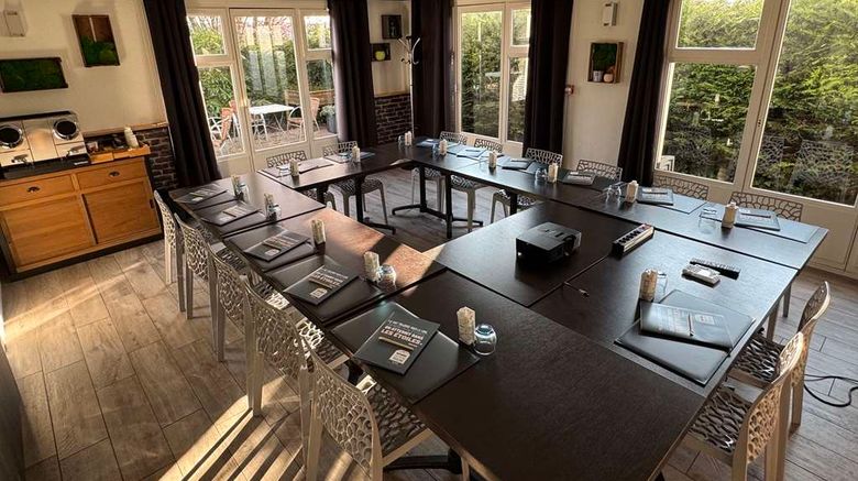 <b>Hotel Kyriad Lisieux Meeting</b>. Images powered by <a href="https://iceportal.shijigroup.com/" title="IcePortal" target="_blank">IcePortal</a>.