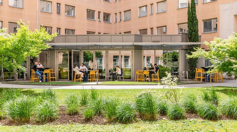 <b>CAMPANILE Lyon Centre - Gare Part Dieu Restaurant</b>. Images powered by <a href="https://iceportal.shijigroup.com/" title="IcePortal" target="_blank">IcePortal</a>.