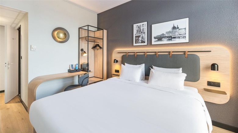 <b>Campanile Hotel Lyon Center Room</b>. Images powered by <a href="https://iceportal.shijigroup.com/" title="IcePortal" target="_blank">IcePortal</a>.
