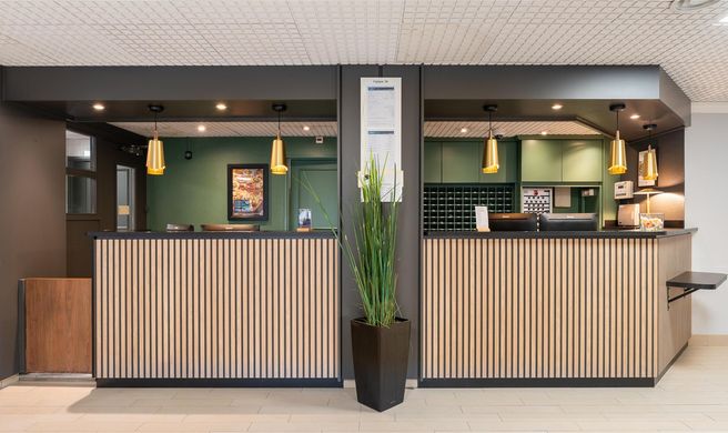 Campanile Lyon Ouest Lobby