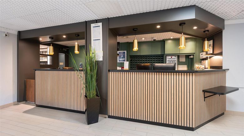 <b>Campanile Lyon Ouest Lobby</b>. Images powered by <a href="https://iceportal.shijigroup.com/" title="IcePortal" target="_blank">IcePortal</a>.