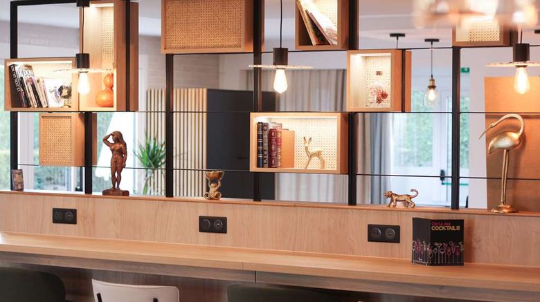 <b>Campanile Melun Senart-Vert Saint Denis Lobby</b>. Images powered by <a href="https://iceportal.shijigroup.com/" title="IcePortal" target="_blank">IcePortal</a>.