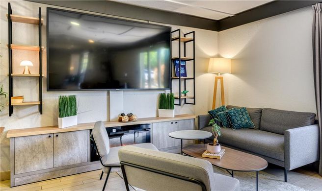 Hotel Campanile EST - Le Millenaire Lobby