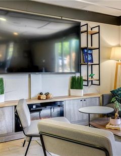 Hotel Campanile EST - Le Millenaire