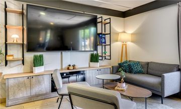 Hotel Campanile EST - Le Millenaire
