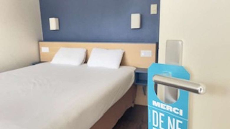 <b>Hotel Kyriad Direct St Jean De Vedas Room</b>. Images powered by <a href="https://iceportal.shijigroup.com/" title="IcePortal" target="_blank">IcePortal</a>.