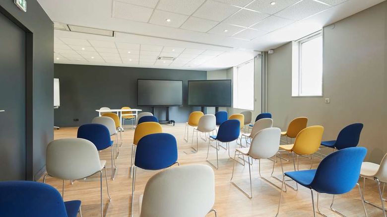 <b>Campanile Nantes Centre - Saint-Jacques Meeting</b>. Images powered by <a href="https://iceportal.shijigroup.com/" title="IcePortal" target="_blank">IcePortal</a>.