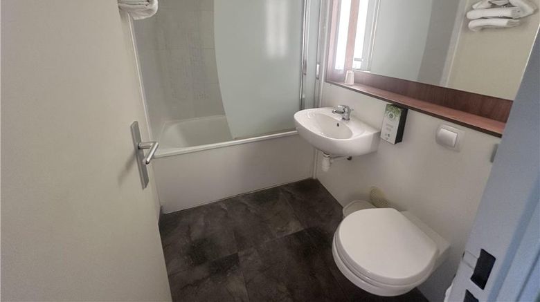 <b>Campanile Nantes Est-St Sebastien Suite</b>. Images powered by <a href="https://iceportal.shijigroup.com/" title="IcePortal" target="_blank">IcePortal</a>.