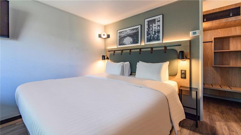 <b>Campanile Nimes Center Room</b>. Images powered by <a href="https://iceportal.shijigroup.com/" title="IcePortal" target="_blank">IcePortal</a>.