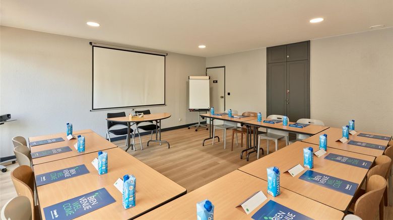 <b>Campanile Niort East Meeting</b>. Images powered by <a href="https://iceportal.shijigroup.com/" title="IcePortal" target="_blank">IcePortal</a>.