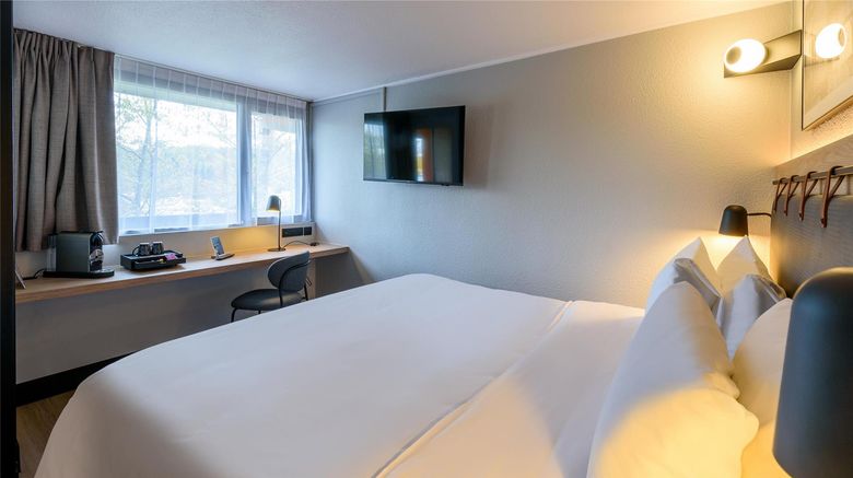 <b>Campanile Niort East Room</b>. Images powered by <a href="https://iceportal.shijigroup.com/" title="IcePortal" target="_blank">IcePortal</a>.