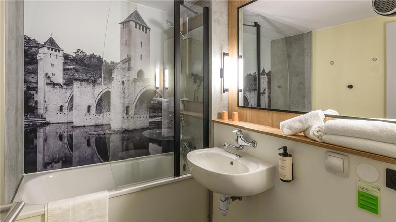<b>Campanile Niort East Room</b>. Images powered by <a href="https://iceportal.shijigroup.com/" title="IcePortal" target="_blank">IcePortal</a>.