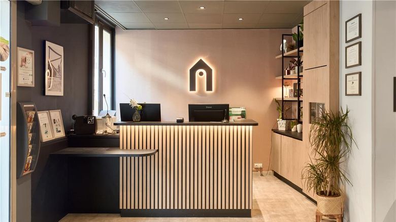 <b>Campanile Paris Tour Eiffel Lobby</b>. Images powered by <a href="https://iceportal.shijigroup.com/" title="IcePortal" target="_blank">IcePortal</a>.