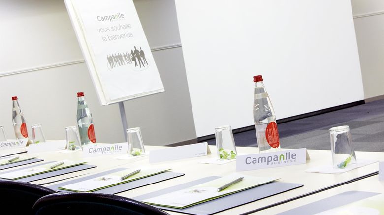 <b>Campanile Porte de Bagnolet Meeting</b>. Images powered by <a href="https://iceportal.shijigroup.com/" title="IcePortal" target="_blank">IcePortal</a>.