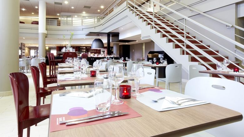 <b>Campanile Porte de Bagnolet Restaurant</b>. Images powered by <a href="https://iceportal.shijigroup.com/" title="IcePortal" target="_blank">IcePortal</a>.