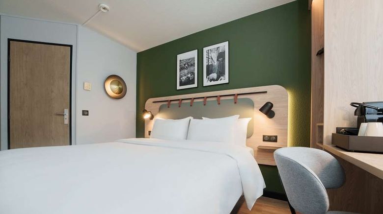 <b>Campanile Paris West Room</b>. Images powered by <a href="https://iceportal.shijigroup.com/" title="IcePortal" target="_blank">IcePortal</a>.
