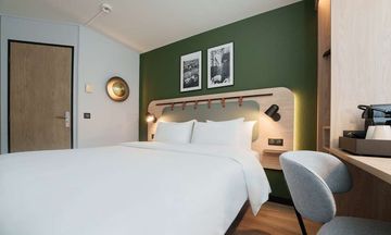Campanile Paris West