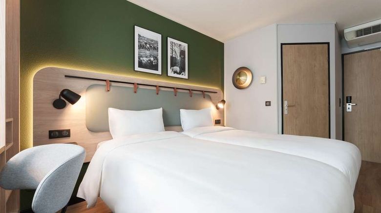 <b>Campanile Paris West Room</b>. Images powered by <a href="https://iceportal.shijigroup.com/" title="IcePortal" target="_blank">IcePortal</a>.