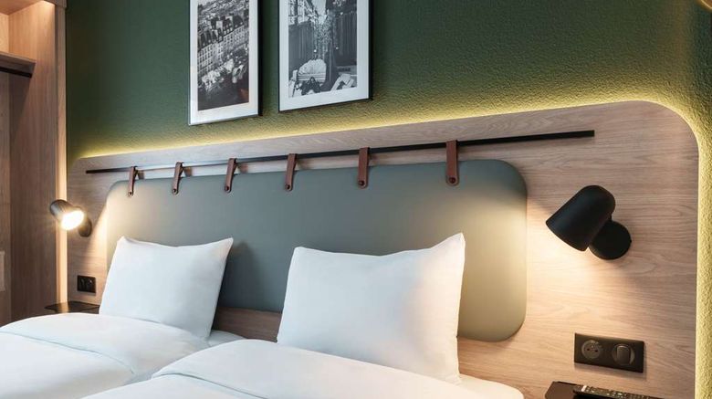<b>Campanile Paris West Room</b>. Images powered by <a href="https://iceportal.shijigroup.com/" title="IcePortal" target="_blank">IcePortal</a>.