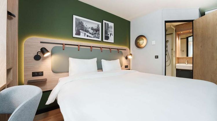 Campanile Paris West Room