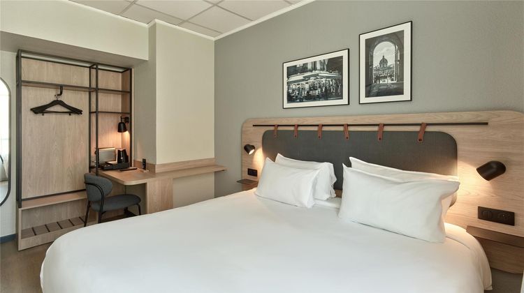 Campanile Paris West Room