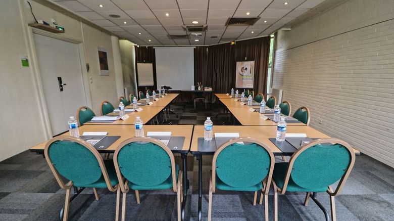 <b>Campanile Paris Ouest Gennevilliers Meeting</b>. Images powered by <a href="https://iceportal.shijigroup.com/" title="IcePortal" target="_blank">IcePortal</a>.