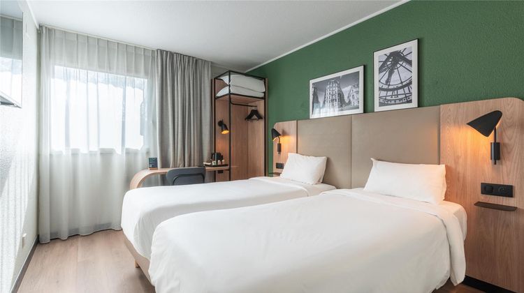 Campanile Paris Ouest Gennevilliers Room