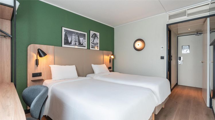 Campanile Paris Ouest Gennevilliers Room