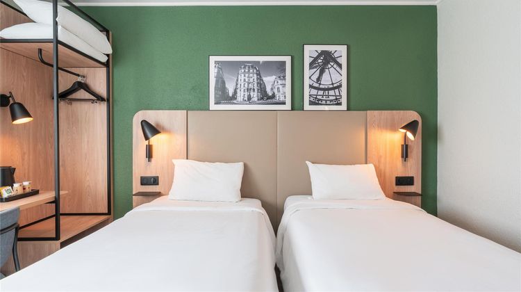 Campanile Paris Ouest Gennevilliers Room