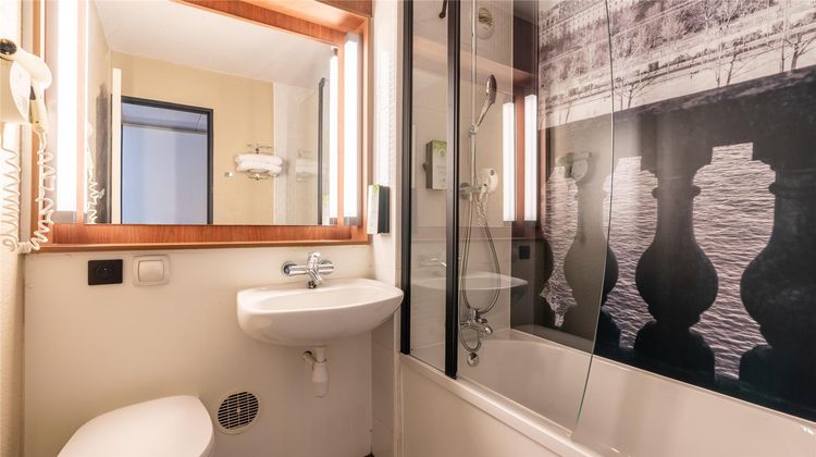 Campanile Paris Ouest Gennevilliers Room