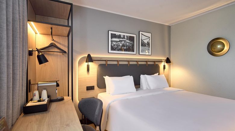 <b>Campanile Paris West Room</b>. Images powered by <a href="https://iceportal.shijigroup.com/" title="IcePortal" target="_blank">IcePortal</a>.