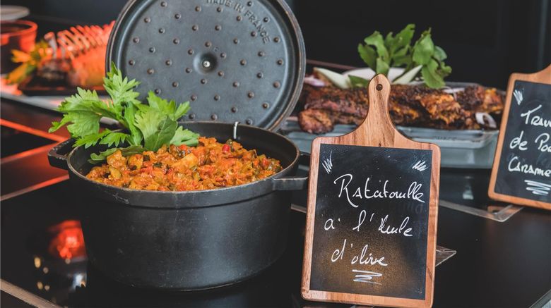 <b>Campanile Paris West Restaurant</b>. Images powered by <a href="https://iceportal.shijigroup.com/" title="IcePortal" target="_blank">IcePortal</a>.
