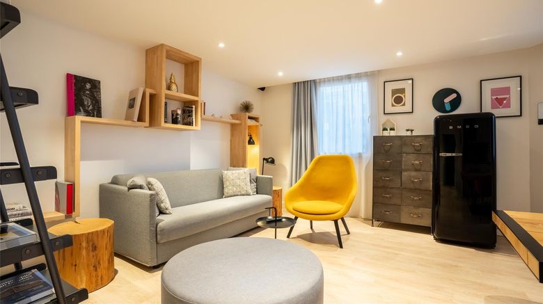 <b>Campanile Paris West Suite</b>. Images powered by <a href="https://iceportal.shijigroup.com/" title="IcePortal" target="_blank">IcePortal</a>.