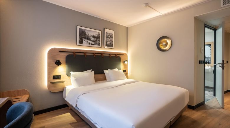 <b>Campanile Paris West Room</b>. Images powered by <a href="https://iceportal.shijigroup.com/" title="IcePortal" target="_blank">IcePortal</a>.