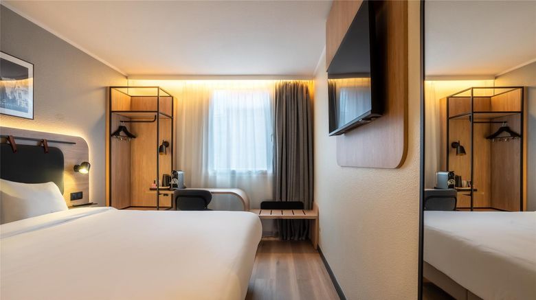 <b>Campanile Paris West Room</b>. Images powered by <a href="https://iceportal.shijigroup.com/" title="IcePortal" target="_blank">IcePortal</a>.