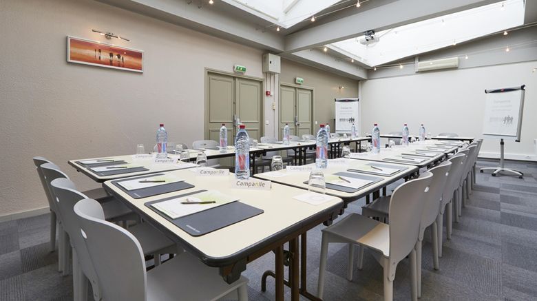 <b>Campanile Paris West Levallois Meeting</b>. Images powered by <a href="https://iceportal.shijigroup.com/" title="IcePortal" target="_blank">IcePortal</a>.