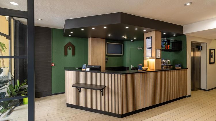 Campanile Paris West Levallois Lobby