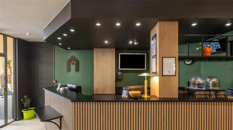 Campanile Paris West Levallois Lobby