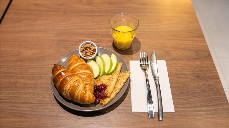 <b>Campanile Paris West Levallois Restaurant</b>. Images powered by <a href="https://iceportal.shijigroup.com/" title="IcePortal" target="_blank">IcePortal</a>.