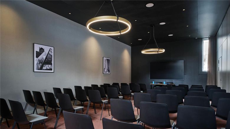 <b>Campanile Paris South Porte d'Italie Meeting</b>. Images powered by <a href="https://iceportal.shijigroup.com/" title="IcePortal" target="_blank">IcePortal</a>.