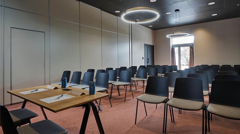 <b>Campanile Paris South Porte d'Italie Meeting</b>. Images powered by <a href="https://iceportal.shijigroup.com/" title="IcePortal" target="_blank">IcePortal</a>.