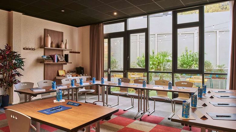 <b>Campanile Paris South/Arcueil Meeting</b>. Images powered by <a href="https://iceportal.shijigroup.com/" title="IcePortal" target="_blank">IcePortal</a>.