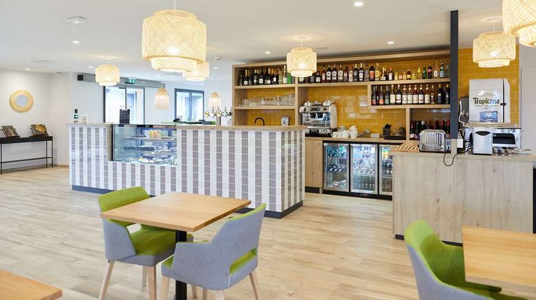 <b>Campanile Pau Lobby</b>. Images powered by <a href="https://iceportal.shijigroup.com/" title="IcePortal" target="_blank">IcePortal</a>.