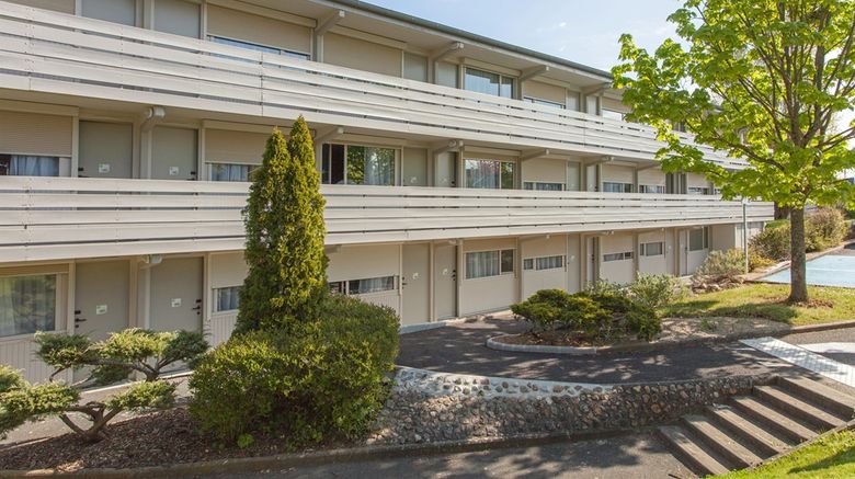 Hotel Campanile Poitiers Sud Aeroport Exterior. Images powered by <a href="https://iceportal.shijigroup.com" target="_blank" rel="noopener">Ice Portal</a>.
