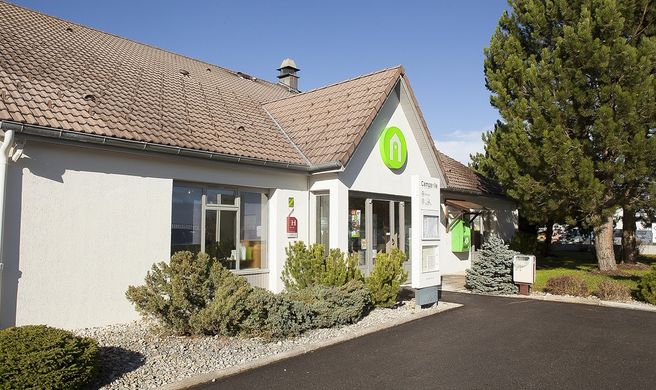 Hotel Campanile du Jura Exterior