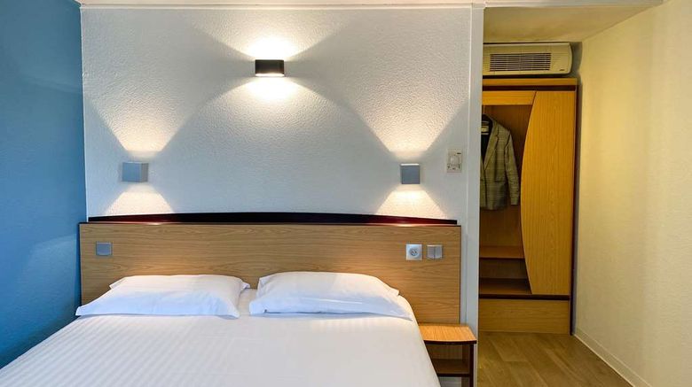 <b>Kyriad Direct Roanne Room</b>. Images powered by <a href="https://iceportal.shijigroup.com/" title="IcePortal" target="_blank">IcePortal</a>.